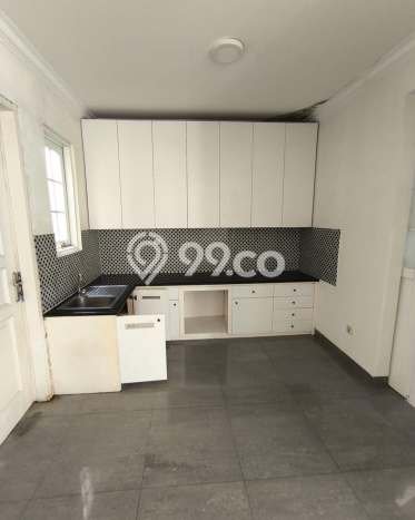 Lokasi terbaik! Rumah siap huni dikontrakkan di Kebayoran Baru LB 300m2 Lokasi terbaik! Rumah siap huni dikontrakkan di Kebayoran Baru LB 300m2