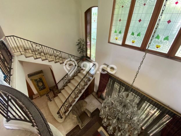 Rumah Elit Modern Tanpa Renovasi di Pondok Indah Jakarta Selatan Rumah Elit Modern Tanpa Renovasi di Pondok Indah Jakarta Selatan