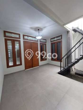 Jarang Ada! Rumah Kontrakan 3 Kamar Bagus Siap Huni Pakubuwono Jarang Ada! Rumah Kontrakan 3 Kamar Bagus Siap Huni Pakubuwono