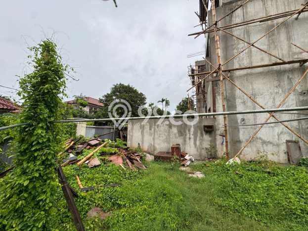 Tanah Dijual Lokasi Strategis di Jakarta Selatan dengan Luas 410m2 Tanah Dijual Lokasi Strategis di Jakarta Selatan dengan Luas 410m2
