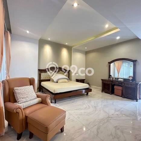 Rumah Elit Modern Tanpa Renovasi di Pondok Indah Jakarta Selatan Rumah Elit Modern Tanpa Renovasi di Pondok Indah Jakarta Selatan