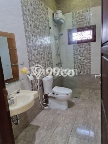 Jarang Ada! Rumah Sewa 8 Kamar Bagus Siap Huni Tanah Baru Jarang Ada! Rumah Sewa 8 Kamar Bagus Siap Huni Tanah Baru