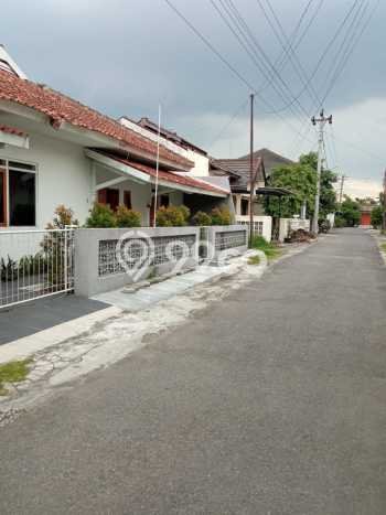Rumah Modern Cantik 4 KT Siap Huni di Banguntapan Rumah Modern Cantik 4 KT Siap Huni di Banguntapan