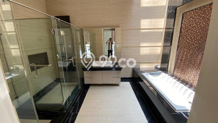 For Sale! Luxury House LT 312m2 Desain Elegan di Pantai Indah Kapuk For Sale! Luxury House LT 312m2 Desain Elegan di Pantai Indah Kapuk