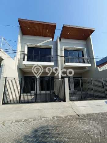 Rumah Strategis Modern Lb 100m2 di Mulyorejo, Surabaya Rumah Strategis Modern Lb 100m2 di Mulyorejo, Surabaya