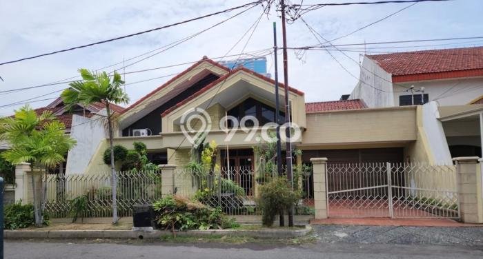 Hunian Mewah LB 300m2 Siap Huni Desain Elegan di Dharma Husada, Surabaya Hunian Mewah LB 300m2 Siap Huni Desain Elegan di Dharma Husada, Surabaya