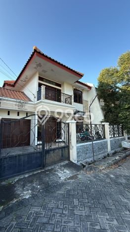 Jual Rumah Favorit Siap Huni LB 186m2 di Sukolilo, Surabaya Jual Rumah Favorit Siap Huni LB 186m2 di Sukolilo, Surabaya