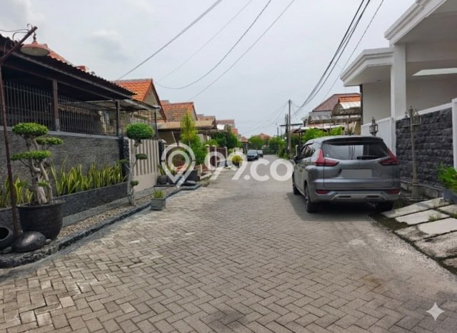 Rumah Eksklusif Dijual LT 240m2 di Sukolilo, Surabaya Rumah Eksklusif Dijual LT 240m2 di Sukolilo, Surabaya