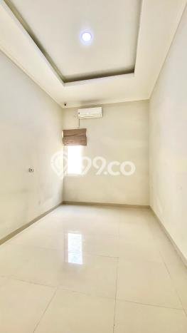 Rumah Modern Minimalis 4 Kamar Bisa Langsung Pindah di Rungkut Rumah Modern Minimalis 4 Kamar Bisa Langsung Pindah di Rungkut
