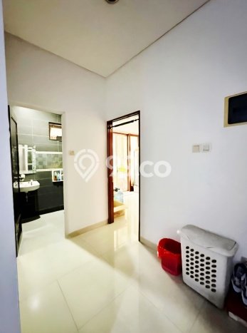 Rumah Elit LB 260m2 Siap Huni Desain Elegan di Puri Indah, Jakarta Barat Rumah Elit LB 260m2 Siap Huni Desain Elegan di Puri Indah, Jakarta Barat