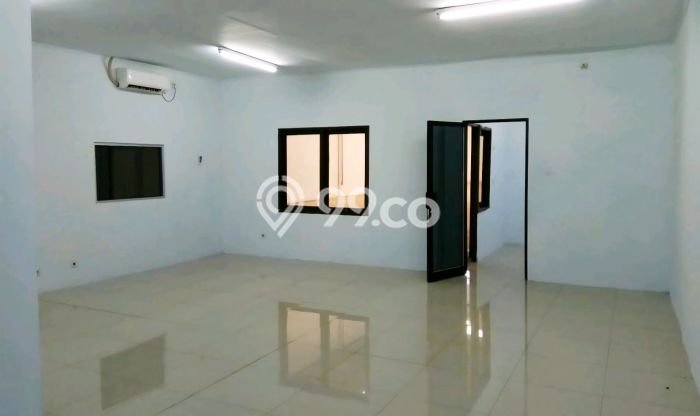 Gudang Disewa di Tangerang dengan LB 600m2 Area Komersial Ramai Gudang Disewa di Tangerang dengan LB 600m2 Area Komersial Ramai