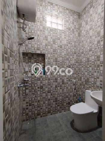 Ready to Use! Luxury House LT 240m2 Desain Modern di Bandung Kota Ready to Use! Luxury House LT 240m2 Desain Modern di Bandung Kota