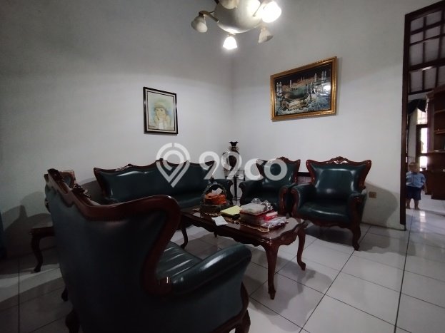 Rumah Elit LB 300m2 Siap Pakai Desain Elegan di Margacinta, Bandung Rumah Elit LB 300m2 Siap Pakai Desain Elegan di Margacinta, Bandung