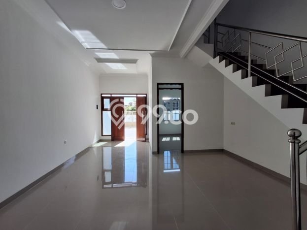 LOKASI PREMIUM! Rumah Strategis di , Luas 95m2m² LB 125m2m² LOKASI PREMIUM! Rumah Strategis di , Luas 95m2m² LB 125m2m²