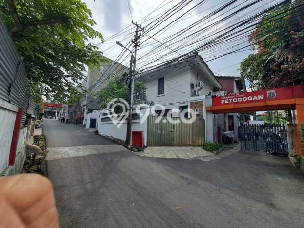 Rumah Luxury Modern Tanpa Renovasi di Wijaya Jakarta Selatan Rumah Luxury Modern Tanpa Renovasi di Wijaya Jakarta Selatan