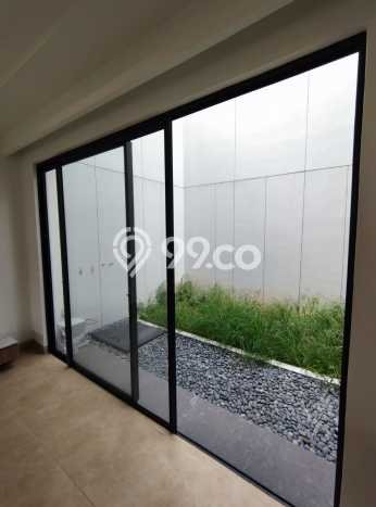 Rumah Mewah Siap Huni LT 140m2 di BSD, Tangerang Selatan Rumah Mewah Siap Huni LT 140m2 di BSD, Tangerang Selatan