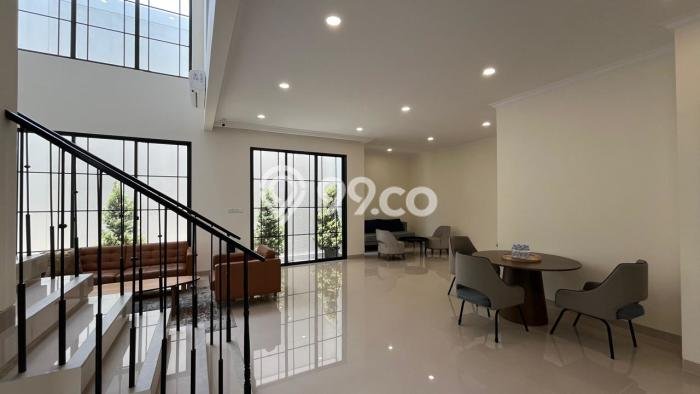 Rumah Mewah LB 240m2 Siap Pakai Desain Elegan di Gading Serpong The Spring, Tangerang Rumah Mewah LB 240m2 Siap Pakai Desain Elegan di Gading Serpong The Spring, Tangerang