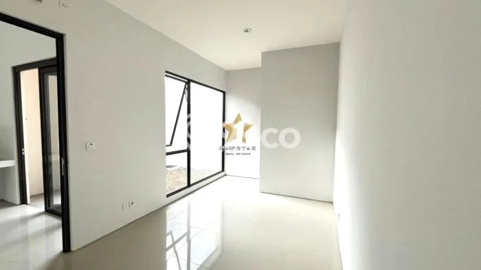 Disewakan! Rumah 3 Kamar Tidur &
3 Kamar Mandi di BSD, Tangerang Disewakan! Rumah 3 Kamar Tidur &
3 Kamar Mandi di BSD, Tangerang