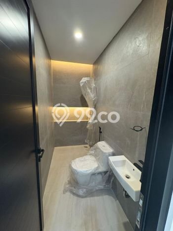 Jual Rumah Luas Elegan Dengan View Cantik di Kalideres, Jakarta Barat Jual Rumah Luas Elegan Dengan View Cantik di Kalideres, Jakarta Barat