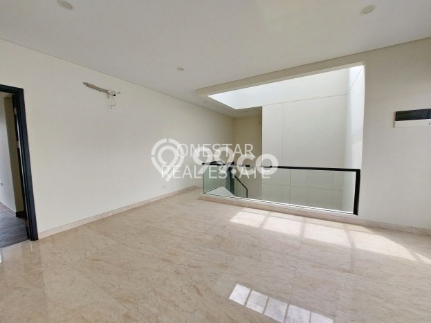 Jual Rumah Mewah Elegan Dengan View Cantik di Gading Serpong Scientia Garden, Tangerang Jual Rumah Mewah Elegan Dengan View Cantik di Gading Serpong Scientia Garden, Tangerang