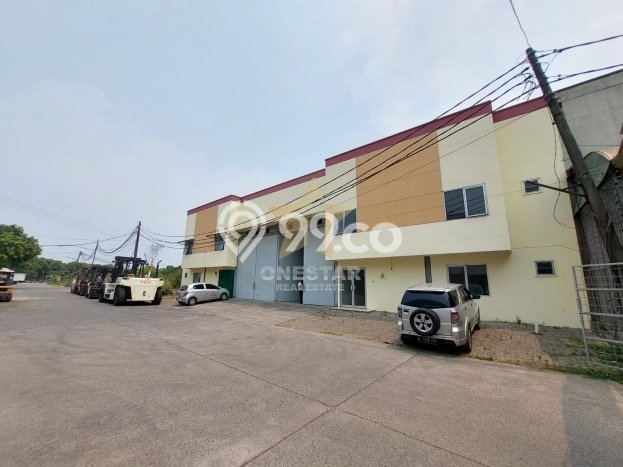 Gudang Kawasan Jatake, Luas 450m², Pusat Komersial, Jalan Utama Gudang Kawasan Jatake, Luas 450m², Pusat Komersial, Jalan Utama
