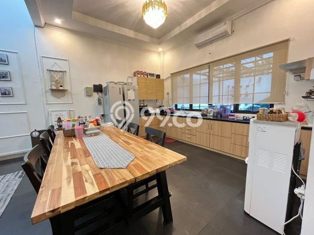Rumah Kawasan BSD, Luas 179m², Bangunan 370m² Rumah Kawasan BSD, Luas 179m², Bangunan 370m²