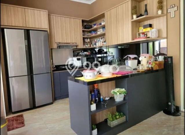 Rumah Strategis Gading Serpong, Tangerang, Luas 162m² LB 300m² Rumah Strategis Gading Serpong, Tangerang, Luas 162m² LB 300m²