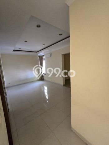 Rumah Strategis dengan Luas Tanah 177m² dan Luas Bangunan 333m² di Area Lippo Karawaci, Tangerang Rumah Strategis dengan Luas Tanah 177m² dan Luas Bangunan 333m² di Area Lippo Karawaci, Tangerang