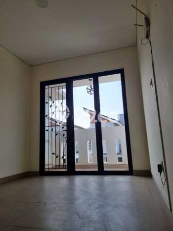 Rumah Luas Asri 3 KT Siap Pakai di harapan indah Bekasi Rumah Luas Asri 3 KT Siap Pakai di harapan indah Bekasi