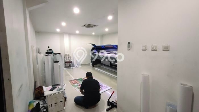 Area Ramai! Ruko Dijual di Ciledug untuk Bisnis Luas Bangunan 480m2 Area Ramai! Ruko Dijual di Ciledug untuk Bisnis Luas Bangunan 480m2
