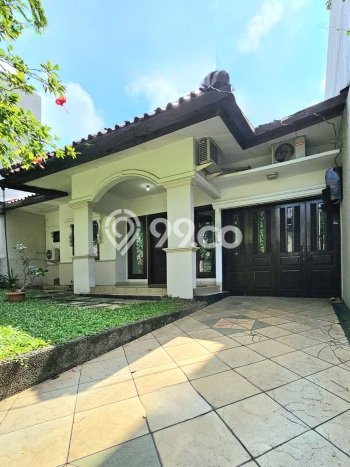 Hunian Mewah LB 200m2 Siap Huni Desain Elegan di Pondok Indah, Jakarta Selatan Hunian Mewah LB 200m2 Siap Huni Desain Elegan di Pondok Indah, Jakarta Selatan