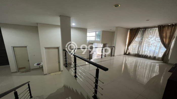 For Sale! Luxury House LT 180m2 Desain Elegan di Grand Wisata For Sale! Luxury House LT 180m2 Desain Elegan di Grand Wisata