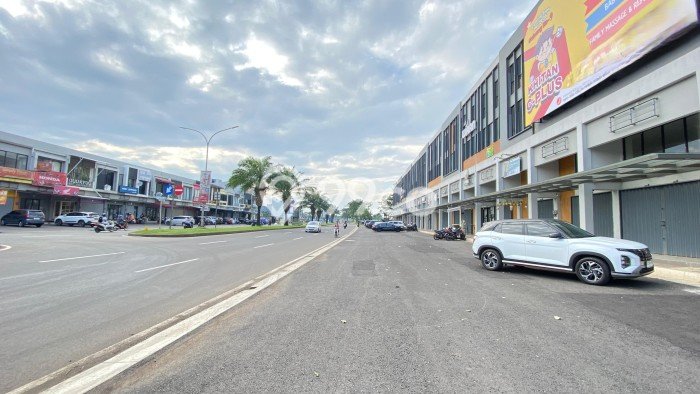 Unit Ruko Disewakan di Grand Wisata di Area Ramai & Strategis Unit Ruko Disewakan di Grand Wisata di Area Ramai & Strategis