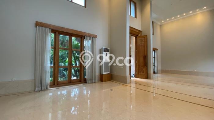 Disewakan! Rumah 6 Kamar Tidur &
6 Kamar Mandi di Kemang, Jakarta Selatan Disewakan! Rumah 6 Kamar Tidur &
6 Kamar Mandi di Kemang, Jakarta Selatan