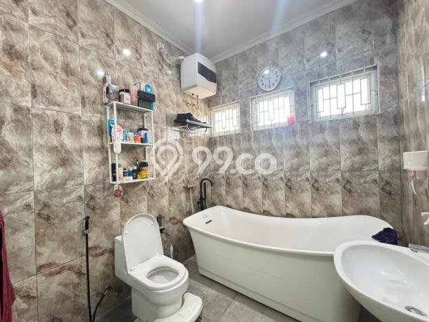 For Sale! Luxury House LT 200m2 Desain Elegan di Grand Wisata For Sale! Luxury House LT 200m2 Desain Elegan di Grand Wisata