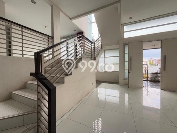 Jual Rumah Mewah Elegan Dengan View Cantik di Grand Wisata, Bekasi Jual Rumah Mewah Elegan Dengan View Cantik di Grand Wisata, Bekasi