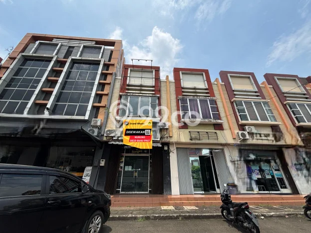 Unit Ruko Disewakan di Grand Wisata di Area Ramai & Strategis Unit Ruko Disewakan di Grand Wisata di Area Ramai & Strategis