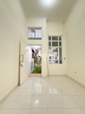 Disewakan! Rumah 2 Kamar Tidur &
1 Kamar Mandi di Grand Wisata, Bekasi Disewakan! Rumah 2 Kamar Tidur &
1 Kamar Mandi di Grand Wisata, Bekasi