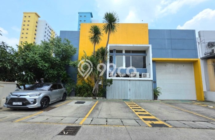 Unit Gudang Dijual di Jakarta Timur LT 736m2 & LB 1177m2 Unit Gudang Dijual di Jakarta Timur LT 736m2 & LB 1177m2