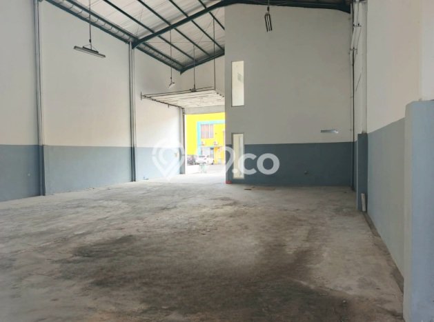 Area Ramai! Gudang Dijual di Cakung untuk Bisnis Luas Bangunan 337m2 Area Ramai! Gudang Dijual di Cakung untuk Bisnis Luas Bangunan 337m2