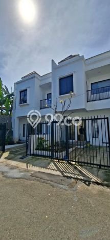 For Sale Hunian Rumah Terawat 3 KT di Sektor 3A - Bintaro, Tangerang Selatan For Sale Hunian Rumah Terawat 3 KT di Sektor 3A - Bintaro, Tangerang Selatan