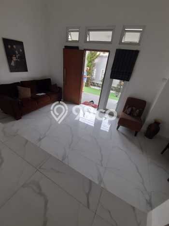 Disewakan! Rumah 5 Kamar Tidur &
4 Kamar Mandi di Sektor 3A - Bintaro, Tangerang Selatan Disewakan! Rumah 5 Kamar Tidur &
4 Kamar Mandi di Sektor 3A - Bintaro, Tangerang Selatan