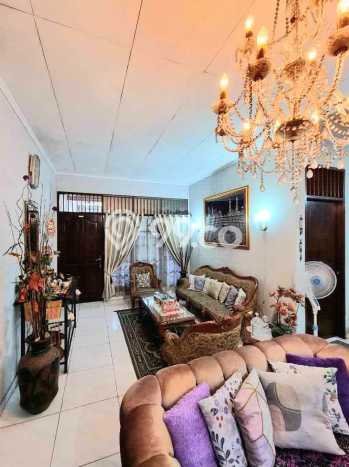 Hunian Mewah LB 300m2 Siap Pakai Desain Elegan di Pejaten, Jakarta Selatan Hunian Mewah LB 300m2 Siap Pakai Desain Elegan di Pejaten, Jakarta Selatan