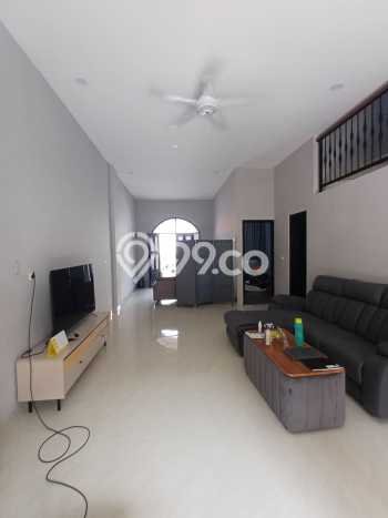 Hunian Cantik Modern Lb 188m2 di Kebayoran Lama, Jakarta Selatan Hunian Cantik Modern Lb 188m2 di Kebayoran Lama, Jakarta Selatan