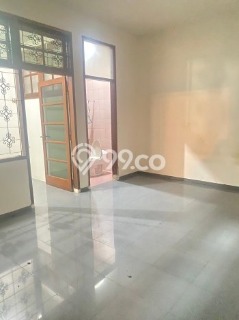 Disewakan! Rumah 5 Kamar Tidur &
4 Kamar Mandi di Tanah Kusir, Jakarta Selatan Disewakan! Rumah 5 Kamar Tidur &
4 Kamar Mandi di Tanah Kusir, Jakarta Selatan