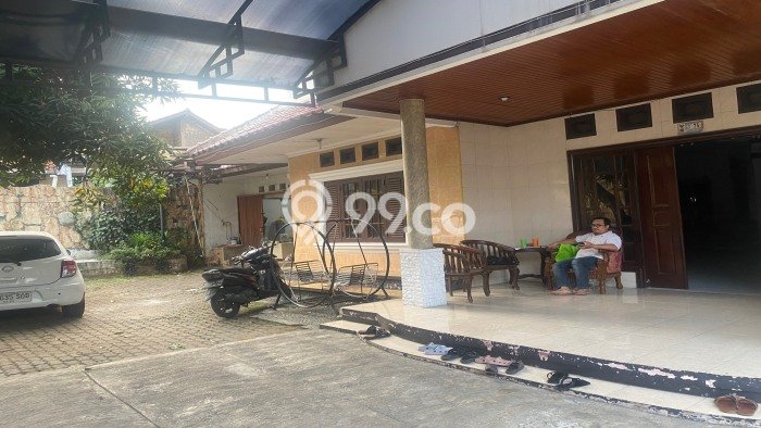 Rumah Elit LB 250m2 Siap Pakai Desain Elegan di Cipadu, Tangerang Rumah Elit LB 250m2 Siap Pakai Desain Elegan di Cipadu, Tangerang