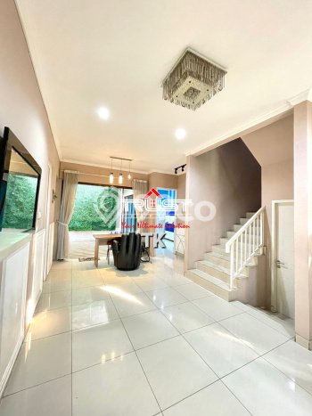 Hunian Elit LB 147m2 Siap Huni Desain Elegan di Graha Raya Bintaro, Tangerang Selatan Hunian Elit LB 147m2 Siap Huni Desain Elegan di Graha Raya Bintaro, Tangerang Selatan
