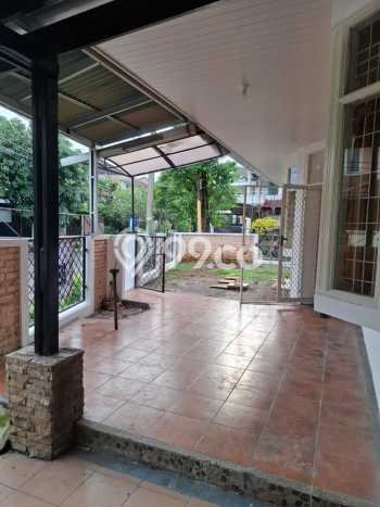 Disewakan Rumah Harga Terjangkau di Sektor 2 - Bintaro Jakarta Selatan dengan 3 Kamar Tidur Disewakan Rumah Harga Terjangkau di Sektor 2 - Bintaro Jakarta Selatan dengan 3 Kamar Tidur