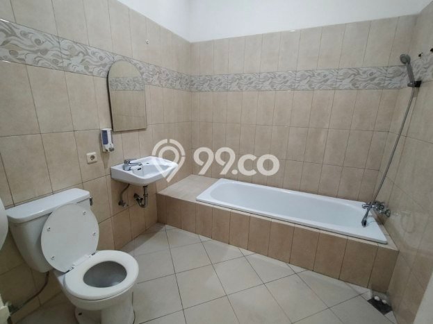 Rumah di Riau, 3 KM, Area Strategis, Luas 550m² Bangunan 350m² Rumah di Riau, 3 KM, Area Strategis, Luas 550m² Bangunan 350m²