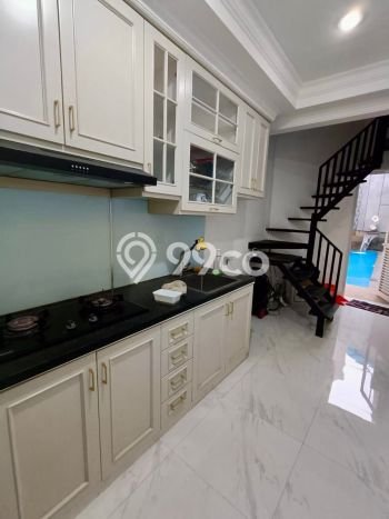 Siap Huni Rumah Mewah 3 Kamar di Menteng Dekat ke Mana Pun Siap Huni Rumah Mewah 3 Kamar di Menteng Dekat ke Mana Pun